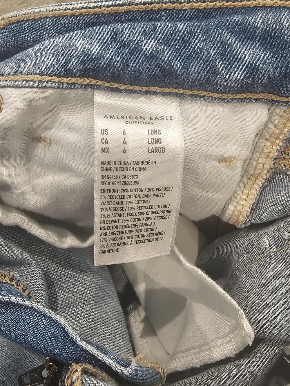 American Eagle Outfitters Strigid Women’s mom  Jeans Distressed Size 6 - Picture 7 of 7